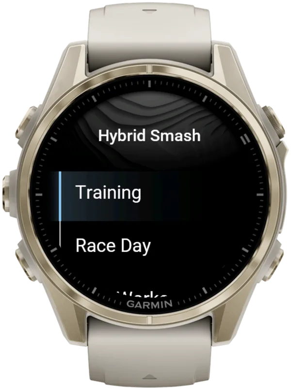 Il menu principale di Hybrid Smash su un Garmin fēnix 8, con la voce Training selezionata e Race Day subito sotto